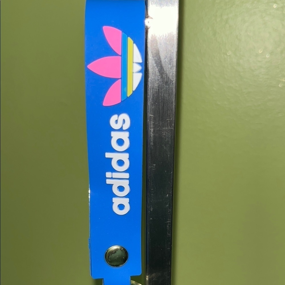 🆕 Adidas Blue and White Shoe Keychain - Picture 8 of 10